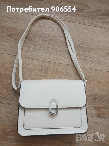 Нова бяла чанта
