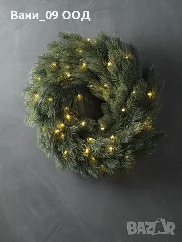 Красив коледен венец 