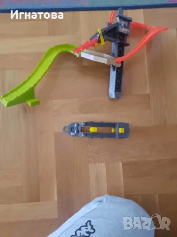 Страхотна игра T-Rex Hot Wheels писта за колички, снимка 4 - Коли, камиони, мотори, писти - 48929439