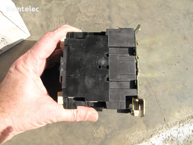 Контактор telemecanique LC1 D4011B7, снимка 3 - Резервни части за машини - 28377459