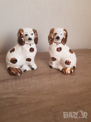 Две порцеланови фигури-кученца