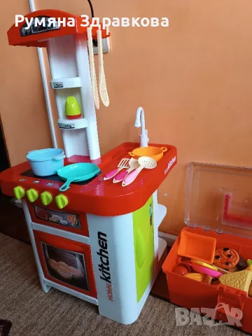 Продавам детска пластмасова кухня със звук, светлина и аксесоари, снимка 4 - Играчки за стая - 49000584