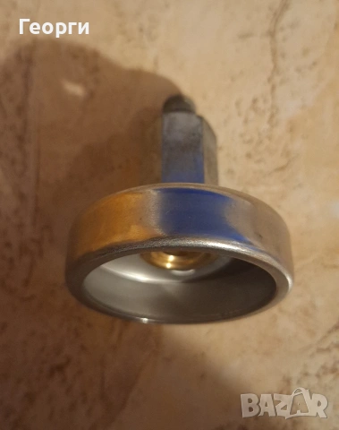 Метална пълначка за газ + 4 капачки, снимка 4 - Аксесоари и консумативи - 53191644