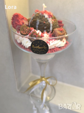 Ръчно изработена ароматна свещ, торта червено кадифе, аромат ванилия, снимка 4 - Декорация за дома - 53565803