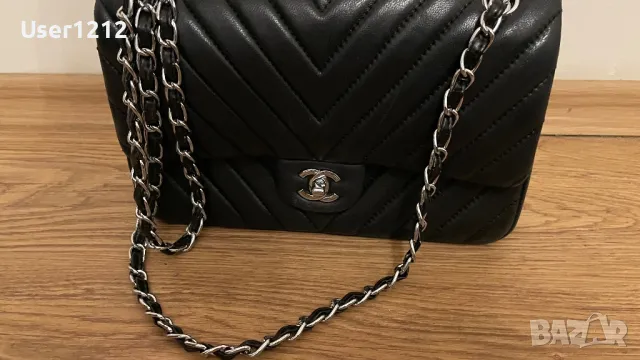 Chanel chevron black leather medium , снимка 2 - Чанти - 47778082