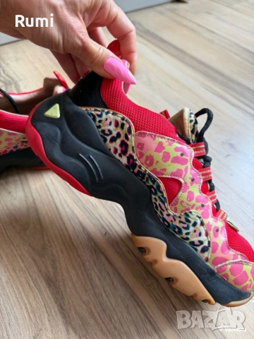 Оригинални шикозни маратонки Skechers Limited Edition! 39 н, снимка 5 - Дамски ежедневни обувки - 52344509