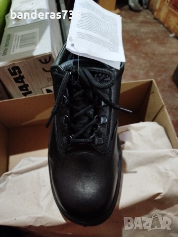 Продавам работни обувки 