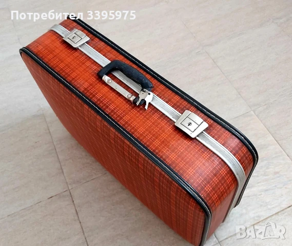 Ретро куфар с ключове 1975 г, снимка 2 - Антикварни и старинни предмети - 51373716