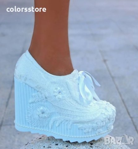 Обувки на платформа - бели - 710-13