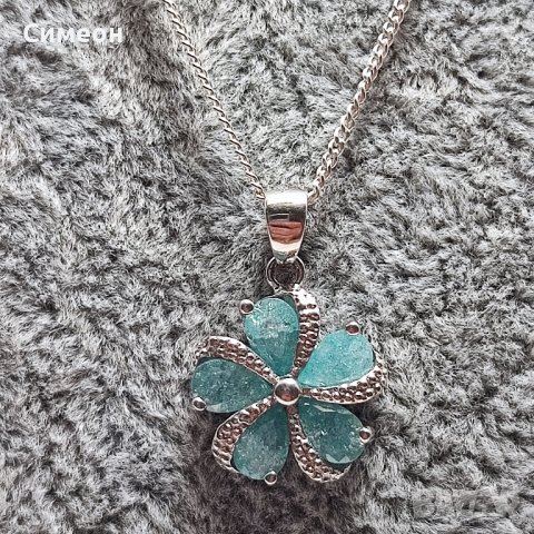 Сребърно колие със сини камъни 