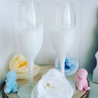 Ръчно рисувани чаши за шампанско 10лв за два броя, снимка 1 - Декорация за дома - 33202326