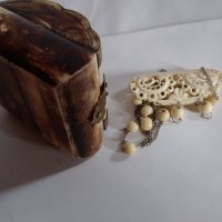 Камилска кост Стара кутия Иран + колие от камилска кост, снимка 6 - Бижутерийни комплекти - 38233382