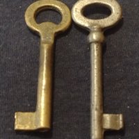 Два стари бронзови ключа от соца различни перфектно състояние за КОЛЕКЦИОНЕРИ 41025, снимка 1 - Други ценни предмети - 43268157