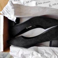 Нови черни дамски обувки с нисък ток от набук, снимка 2 - Дамски обувки на ток - 43593230
