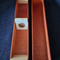 LINDNER - Дървена луксозна кутия за 50 квадратни капсули или 85 картончета, снимка 2 - Нумизматика и бонистика - 37828488