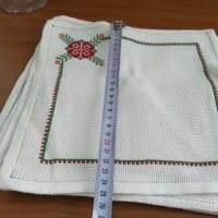 Текстилни салфетки ръчна бродерия , снимка 3 - Покривки за маси - 37347958