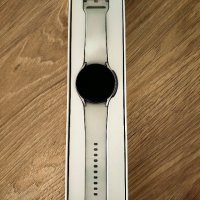 Часовник с гаранция Galaxy Watch 4, снимка 3 - Смарт гривни - 43497045