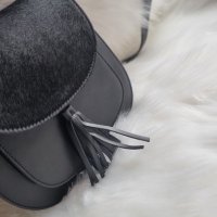 италианска черна чанта с естествена кожа и пони косъм, снимка 4 - Чанти - 44018574