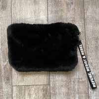 Нов рошав черен клъч чанта Bershka, снимка 2 - Чанти - 43712914