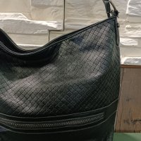 голяма чанта в черно тип торба 25лв, снимка 1 - Чанти - 43894586