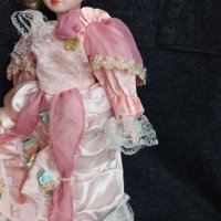Ретро  порцеланова кукла на стойка ,винтидж 30см, снимка 10 - Антикварни и старинни предмети - 43119948