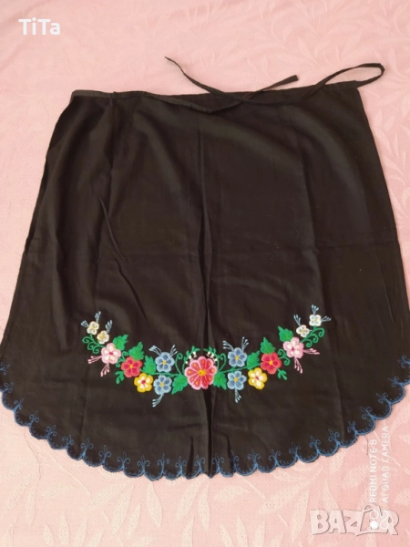 Автентични бродирани престилки от памучен сатен, снимка 1