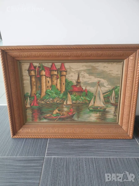 дървена рамка дърворезба 85х62см/голям стар машинно тъкан гоблен/замък-езеро-лодки, снимка 1