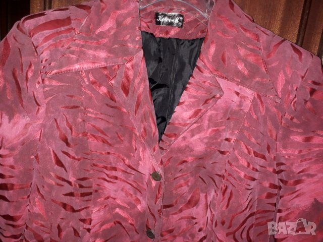 Дамски костюм от 3 части - сако, пола и елек р-р М