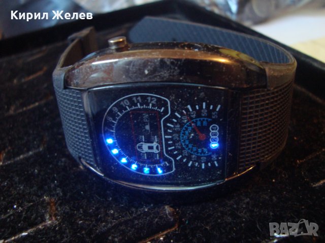 ЕФЕКТЕН ЕЛЕКТРОНЕН ФЕШЪН ДИЗАЙНЕРСКИ МОДЕЛ ЧАСОВНИК ФУНКЦИОНИРАЩ МНОГОФУНКЦИОНАЛЕН СВЕТЕЩ 18627, снимка 2 - Мъжки - 32912239