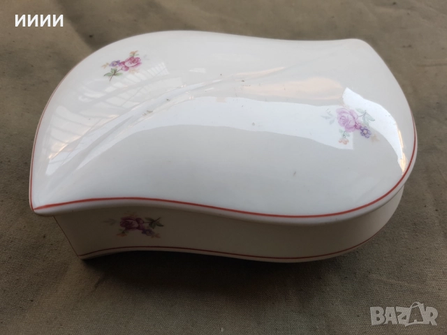 Порцеланова кутия за бижута 