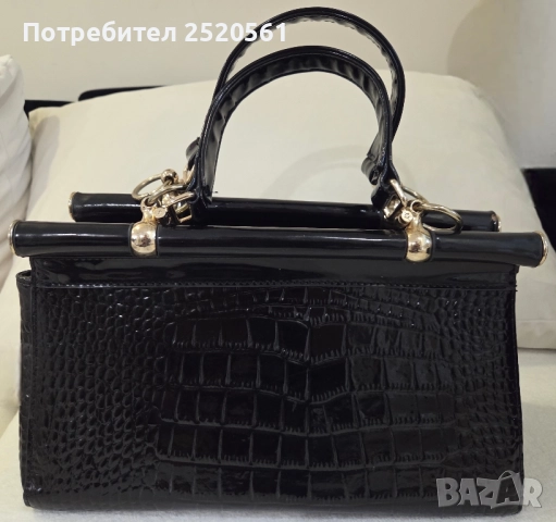 Елегантна дамска черна чанта лак, снимка 2 - Чанти - 51845210