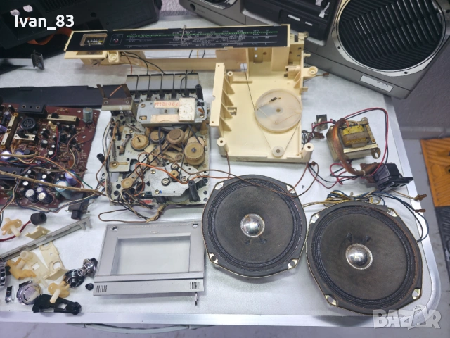 Радиокасетофон Hitachi trk 8010e, снимка 2 - Радиокасетофони, транзистори - 53591112