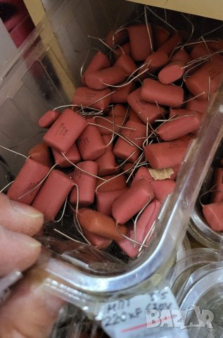 Български неелектролитен кондензатор 220 нанофарада  на 630  волта