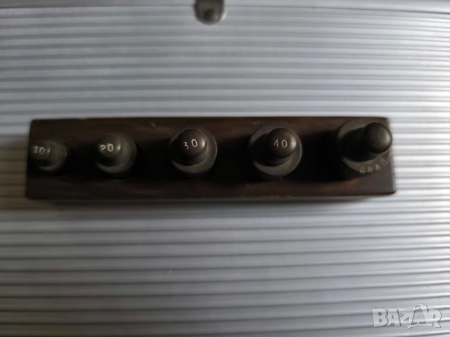 стари вносни тежести в кутия 10 20 30 40 50гр