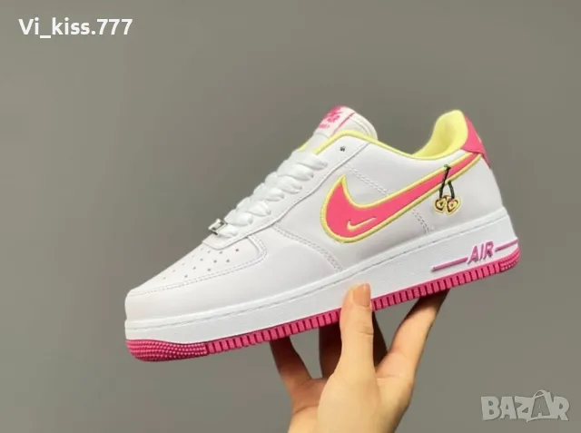 Нови обувки Nike 