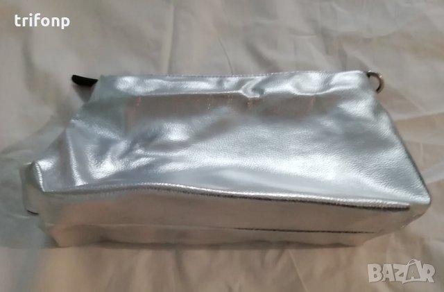 Сребриста малка чанта, снимка 3 - Чанти - 32332507