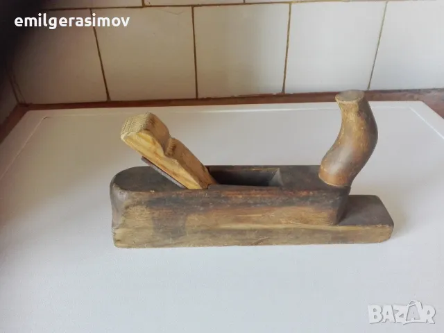 Стари дърводелски инструменти.