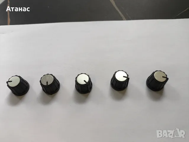Оригинални Roland  врътки/капачки за потенциометри, снимка 3 - Други - 48701905