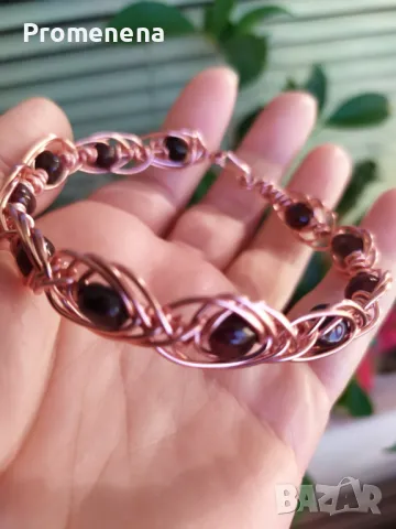 Ръчна изработка Гривна от естествени кристали и тел, снимка 4 - Гривни - 48504135