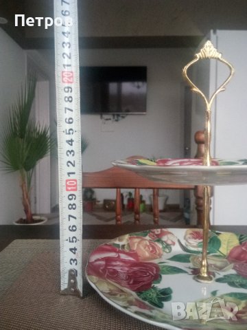 Продавам красива,стилна бонбониера(за десерти).Костен порцелан(много,мн.лек)., снимка 1