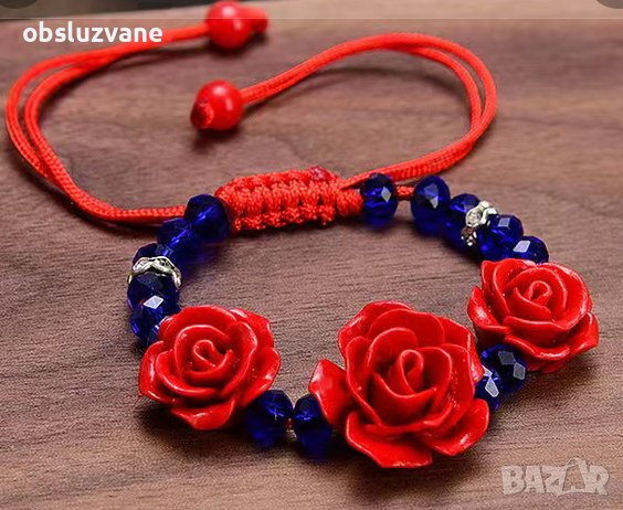 Гривна със сини мъниста и червени цветя, снимка 1