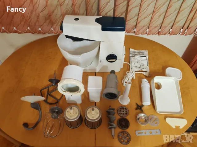 Кухненски робот Kenwood Chef,Тесто мелачка, месо мелачка, мелачка за зеленчуци, курабии 