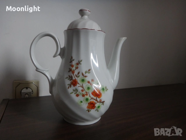 Български порцеланов чайник и латиера, снимка 4 - Сервизи - 53221522