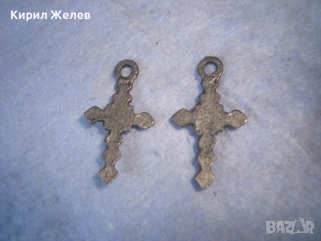 Две СТАРИ СРЕБРИСТИ МАЛКИ КРЪСТЧЕТА РАЗПЯТИЯ 27492, снимка 3 - Колиета, медальони, синджири - 36954107