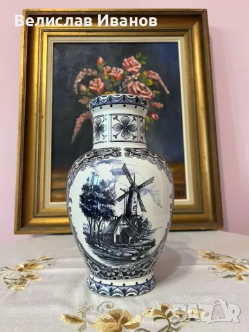 Прекрасна Delft ваза в перфектно състояние.Маркирана.