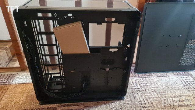 Компютърна кутия Thermaltake core p8 TG - Чисто Нова!, снимка 5 - Други - 43475817