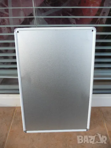 Метална табела Мацка с изрязани дънки токчета ремонтира кола еротика, снимка 3 - Декорация за дома - 49832870