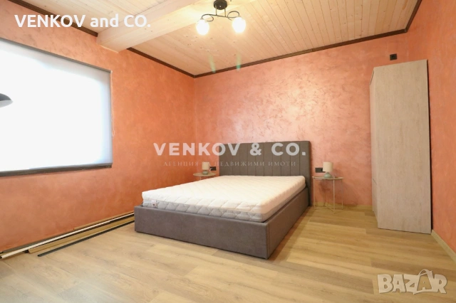 НА МЕТРИ ОТ СПИРКА, ПЛОЩАД И УЧИЛИЩЕ!! АСФАЛТОВ ПЪТ!! ГОТОВА ДО КЛЮЧ С ЧИСТО НОВ ПОКРИВ!! РАВЕН ДВОР, снимка 6 - Къщи - 53247317