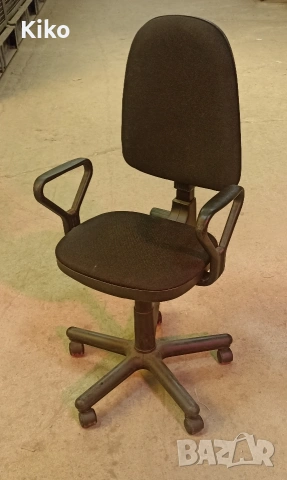 Офис стол с подлакътници