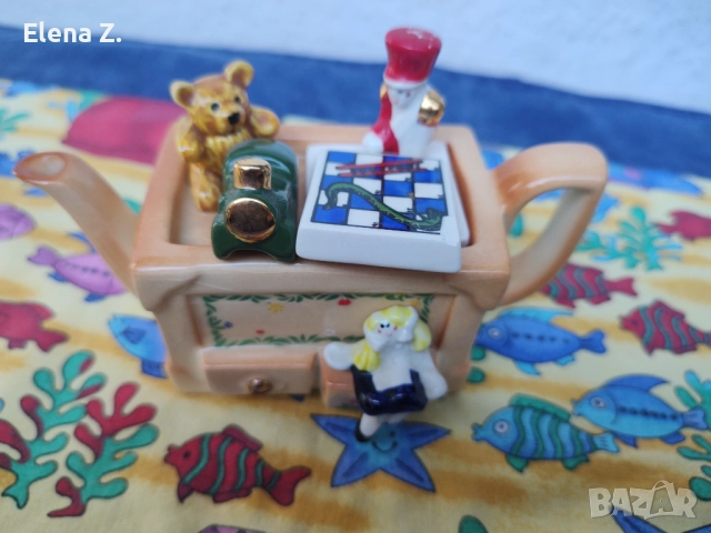 Малък колекционерски чайник "шкаф за играчки" P. Cardew